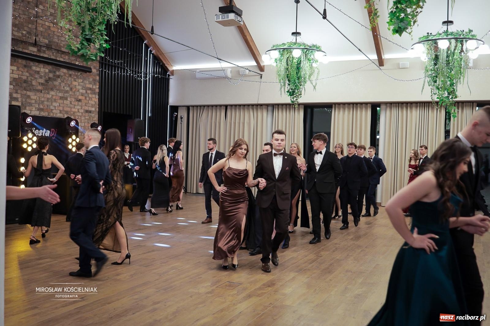 Zdjęcie w galerii na portalu naszraciborz.pl: Studniówka raciborskiego Mechanika – wszystkie klasy bawią się wspólnie [FOTO i WIDEO] wiadomości z regionu