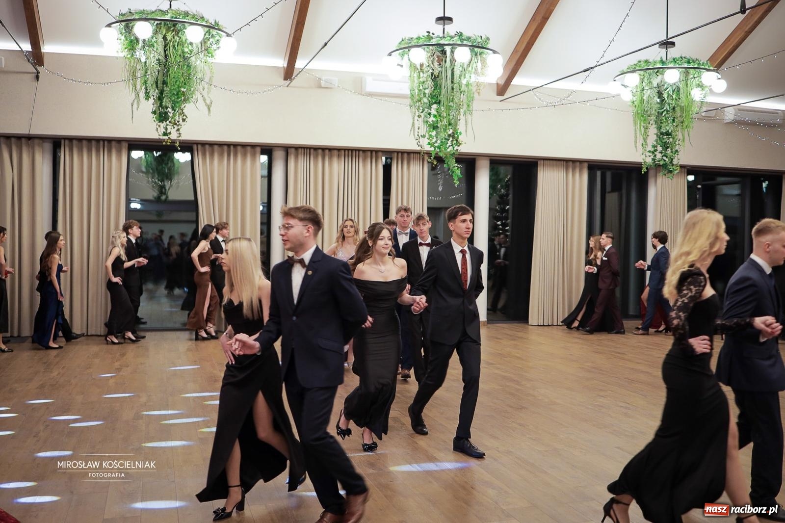 Zdjęcie w galerii na portalu naszraciborz.pl: Studniówka raciborskiego Mechanika – wszystkie klasy bawią się wspólnie [FOTO i WIDEO] wiadomości z regionu