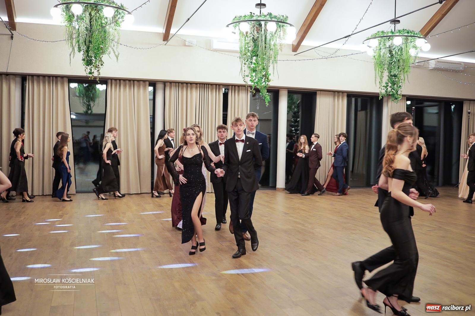 Zdjęcie w galerii na portalu naszraciborz.pl: Studniówka raciborskiego Mechanika – wszystkie klasy bawią się wspólnie [FOTO i WIDEO] wiadomości z regionu