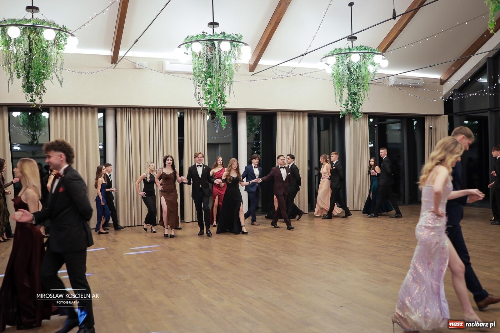 Zdjęcie w galerii na portalu naszraciborz.pl: Studniówka raciborskiego Mechanika – wszystkie klasy bawią się wspólnie [FOTO i WIDEO] wiadomości z regionu