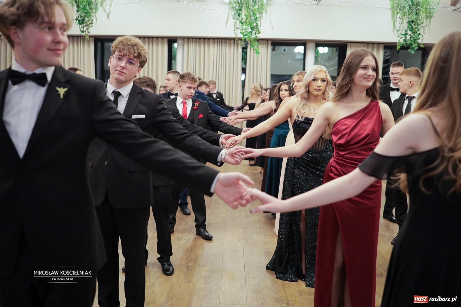 Zdjęcie w galerii na portalu naszraciborz.pl: Studniówka raciborskiego Mechanika – wszystkie klasy bawią się wspólnie [FOTO i WIDEO] wiadomości z regionu