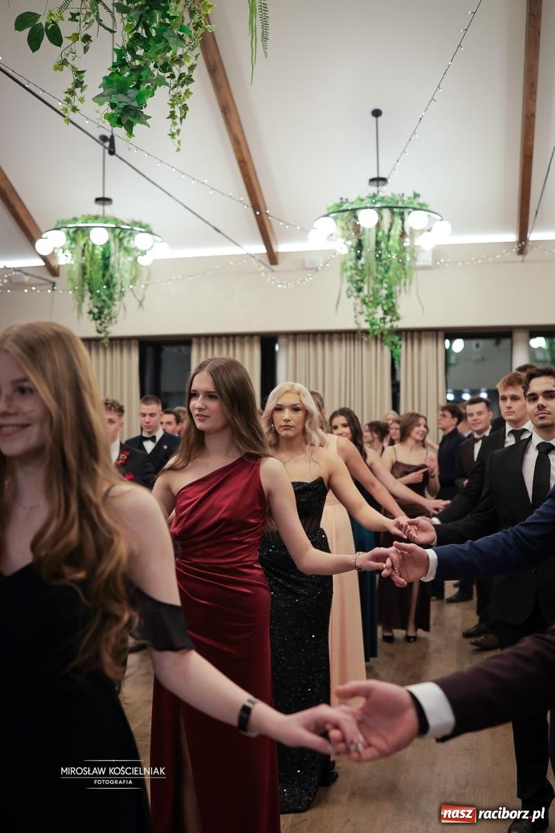 Zdjęcie w galerii na portalu naszraciborz.pl: Studniówka raciborskiego Mechanika – wszystkie klasy bawią się wspólnie [FOTO i WIDEO] wiadomości z regionu