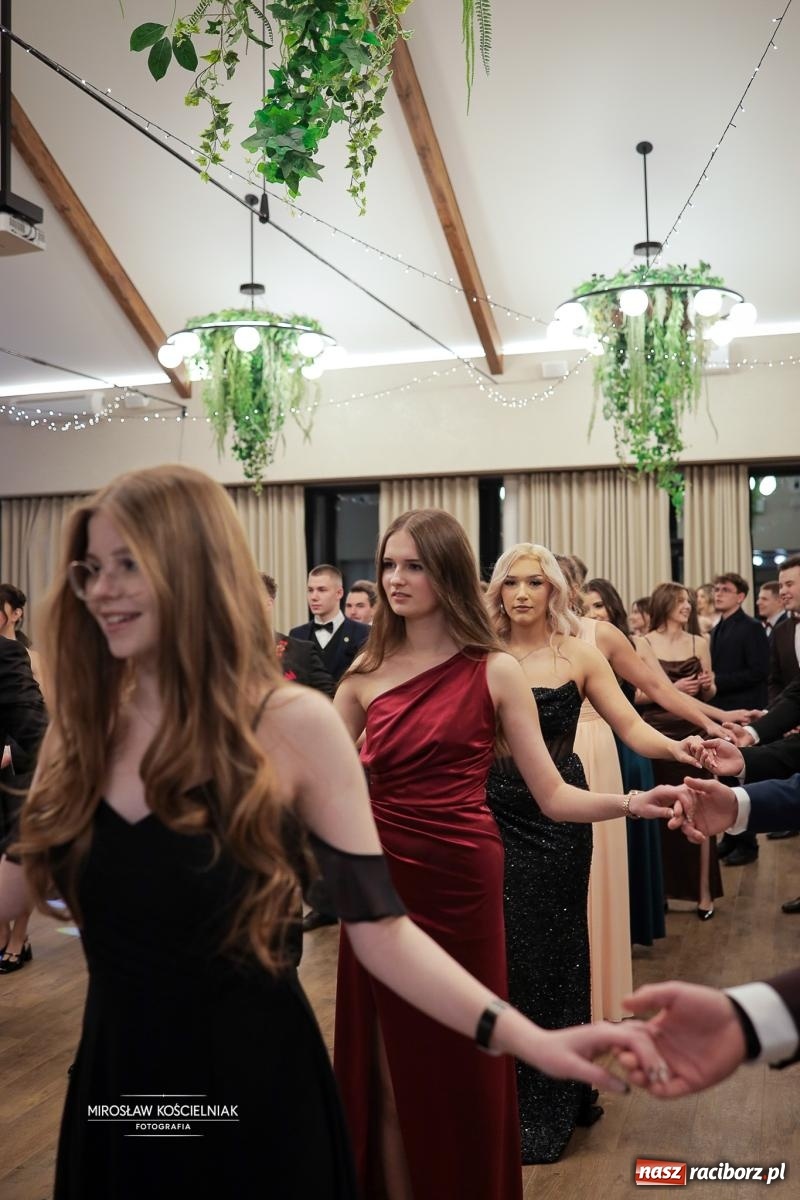 Zdjęcie w galerii na portalu naszraciborz.pl: Studniówka raciborskiego Mechanika – wszystkie klasy bawią się wspólnie [FOTO i WIDEO] wiadomości z regionu