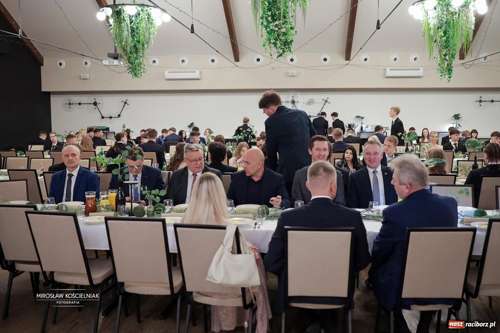 Zdjęcie w galerii na portalu naszraciborz.pl: Studniówka raciborskiego Mechanika – wszystkie klasy bawią się wspólnie [FOTO i WIDEO] wiadomości z regionu