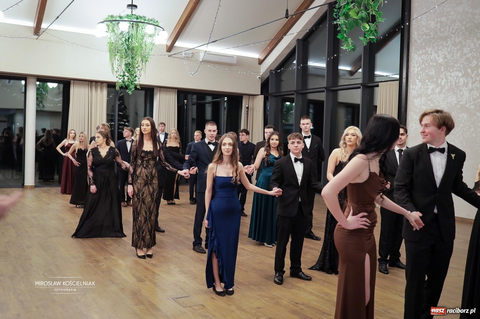 Zdjęcie w galerii na portalu naszraciborz.pl: Studniówka raciborskiego Mechanika – wszystkie klasy bawią się wspólnie [FOTO i WIDEO] wiadomości z regionu