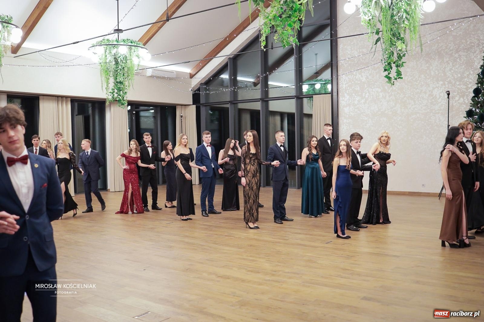 Zdjęcie w galerii na portalu naszraciborz.pl: Studniówka raciborskiego Mechanika – wszystkie klasy bawią się wspólnie [FOTO i WIDEO] wiadomości z regionu