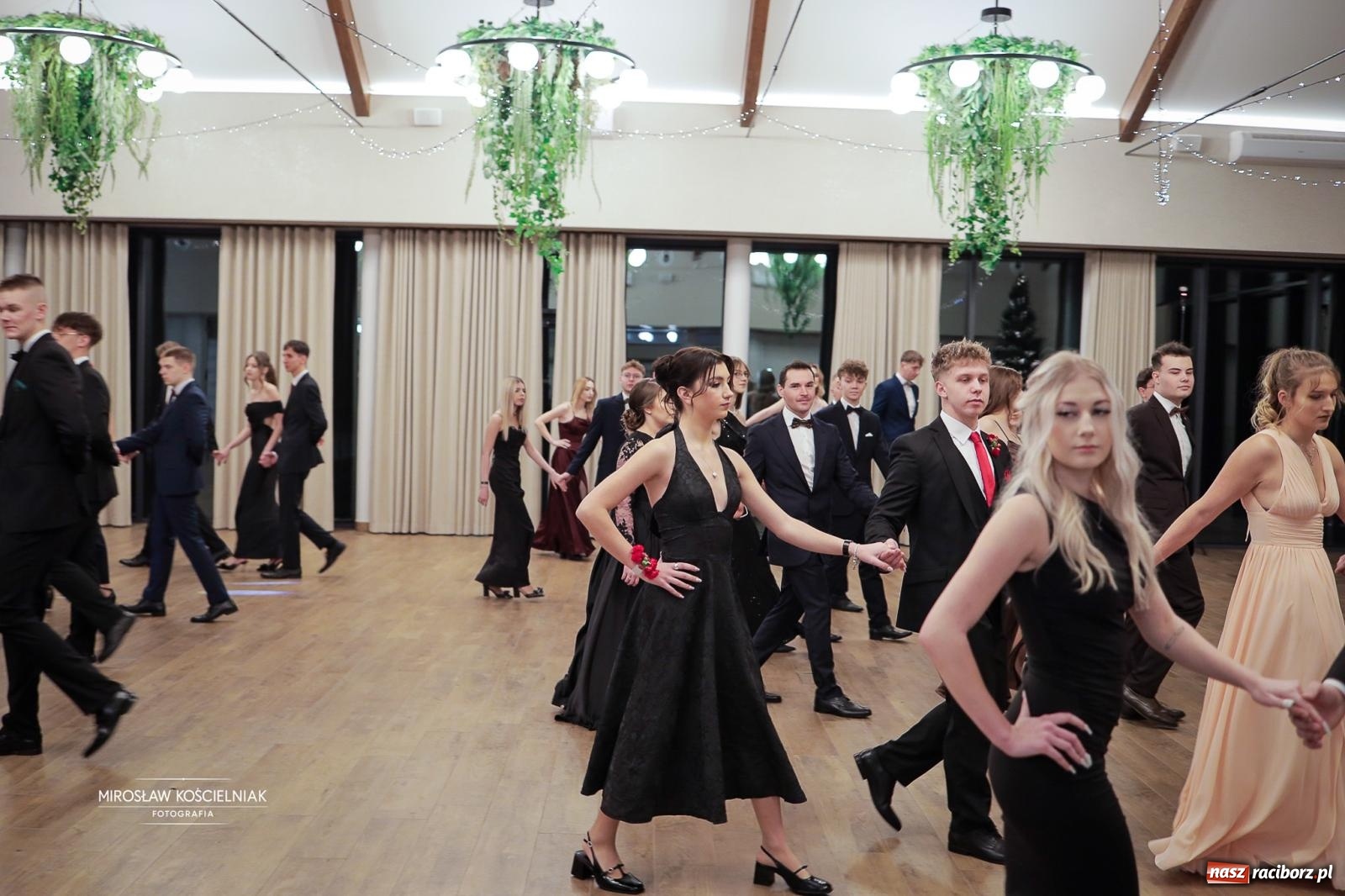 Zdjęcie w galerii na portalu naszraciborz.pl: Studniówka raciborskiego Mechanika – wszystkie klasy bawią się wspólnie [FOTO i WIDEO] wiadomości z regionu