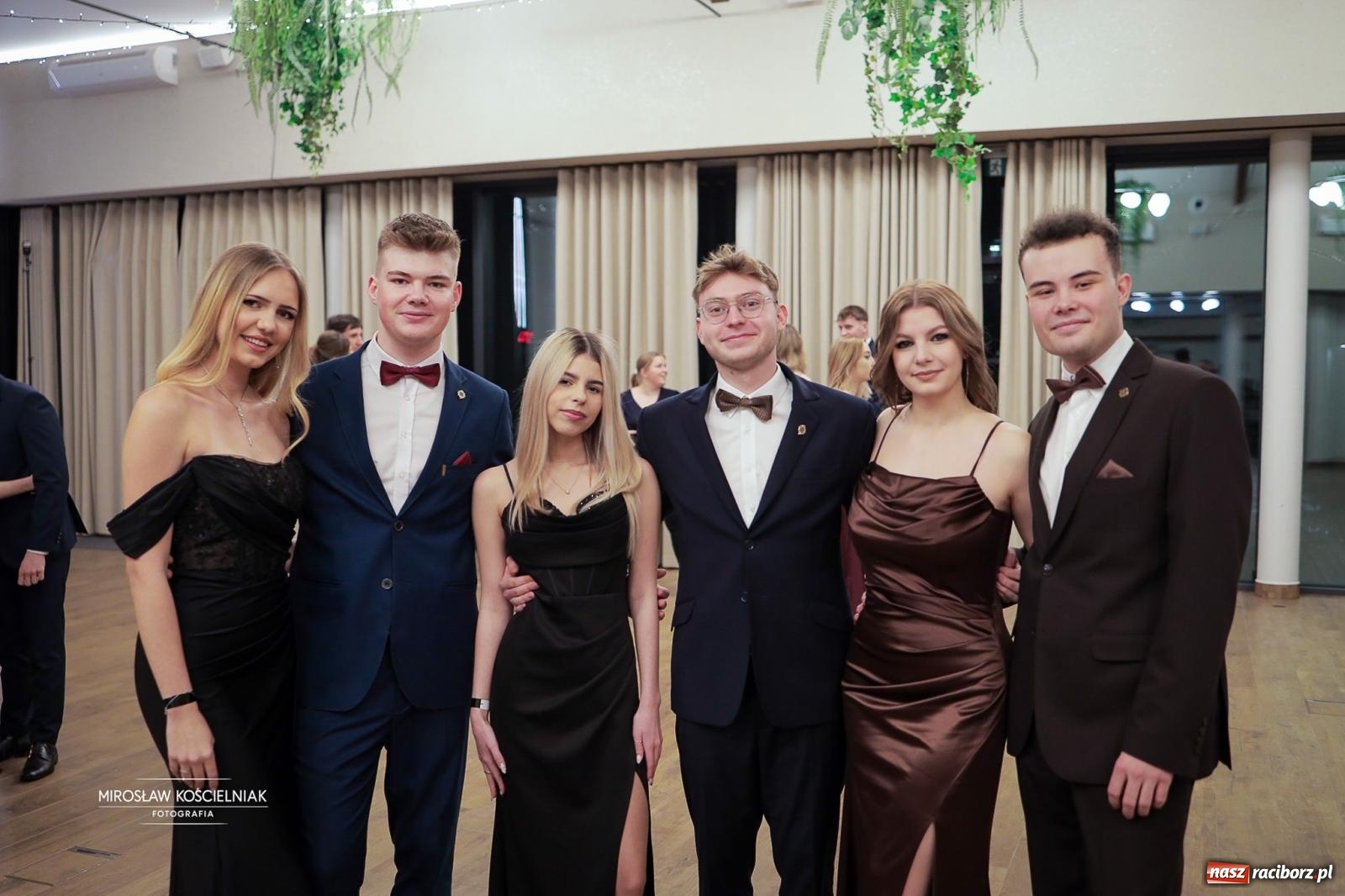 Zdjęcie w galerii na portalu naszraciborz.pl: Studniówka raciborskiego Mechanika – wszystkie klasy bawią się wspólnie [FOTO i WIDEO] wiadomości z regionu