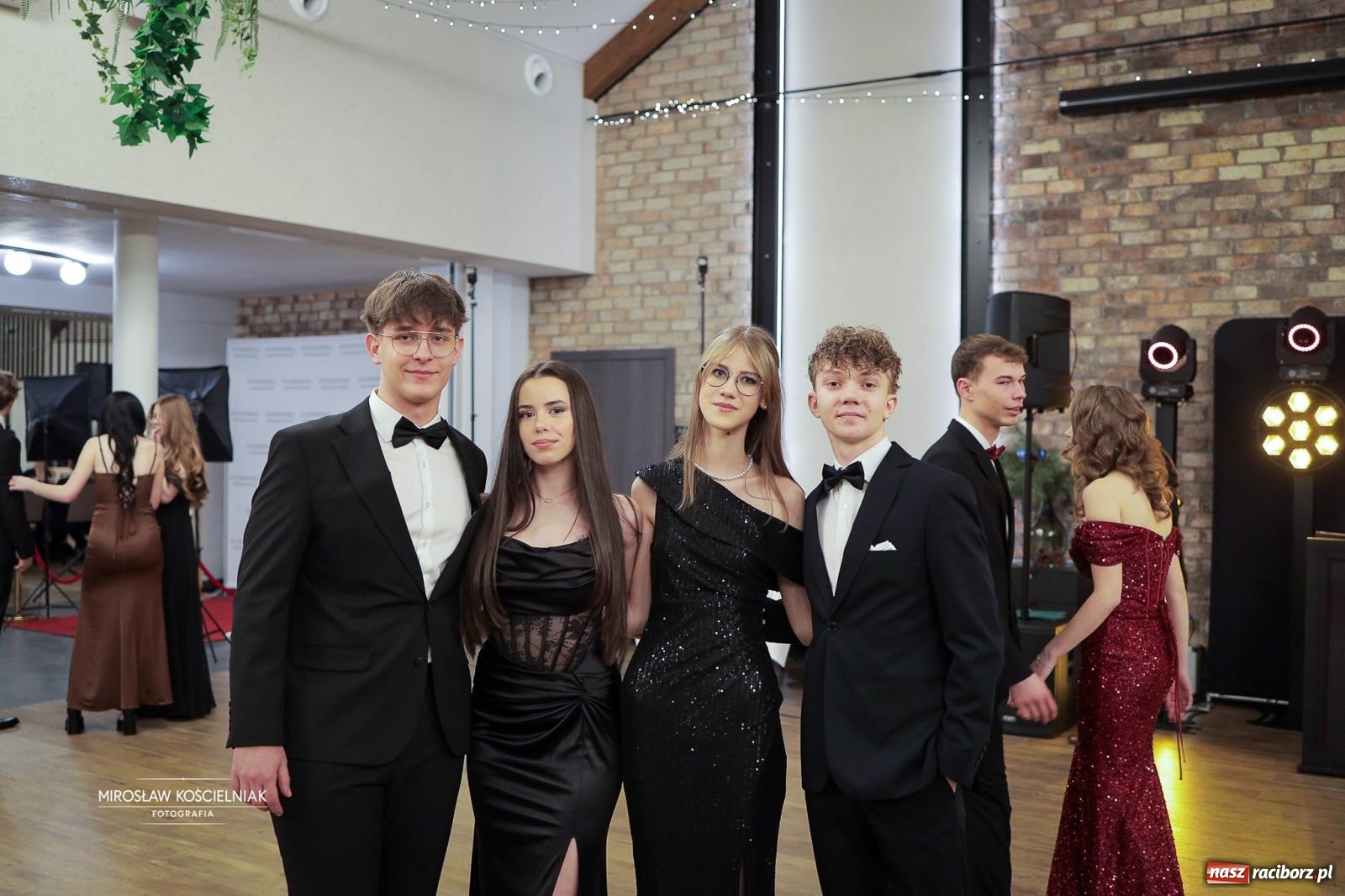 Zdjęcie w galerii na portalu naszraciborz.pl: Studniówka raciborskiego Mechanika – wszystkie klasy bawią się wspólnie [FOTO i WIDEO] wiadomości z regionu