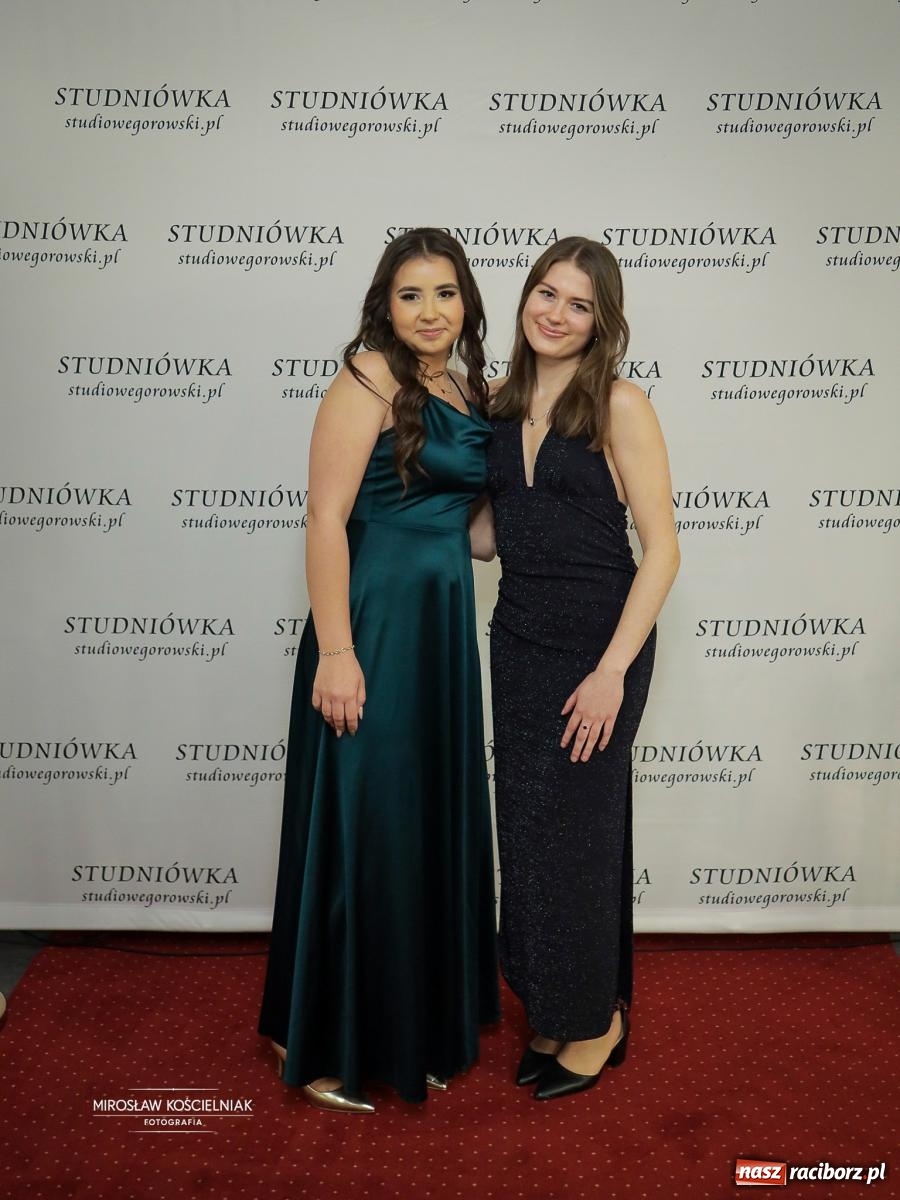 Zdjęcie w galerii na portalu naszraciborz.pl: Studniówka raciborskiego Mechanika – wszystkie klasy bawią się wspólnie [FOTO i WIDEO] wiadomości z regionu