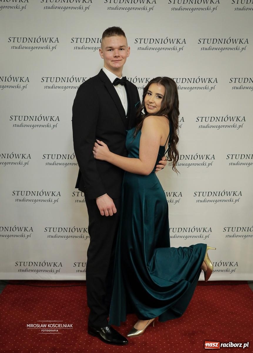 Zdjęcie w galerii na portalu naszraciborz.pl: Studniówka raciborskiego Mechanika – wszystkie klasy bawią się wspólnie [FOTO i WIDEO] wiadomości z regionu