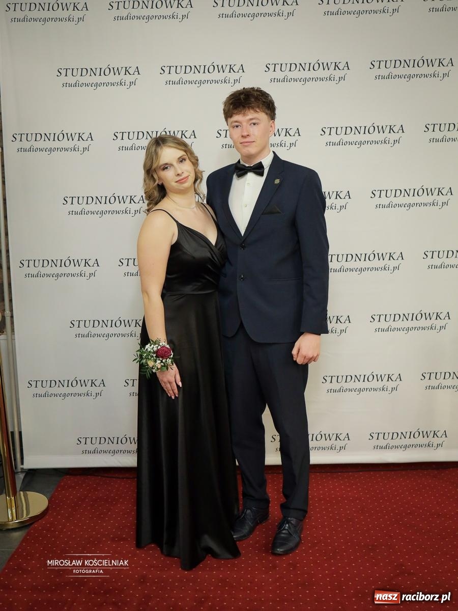 Zdjęcie w galerii na portalu naszraciborz.pl: Studniówka raciborskiego Mechanika – wszystkie klasy bawią się wspólnie [FOTO i WIDEO] wiadomości z regionu