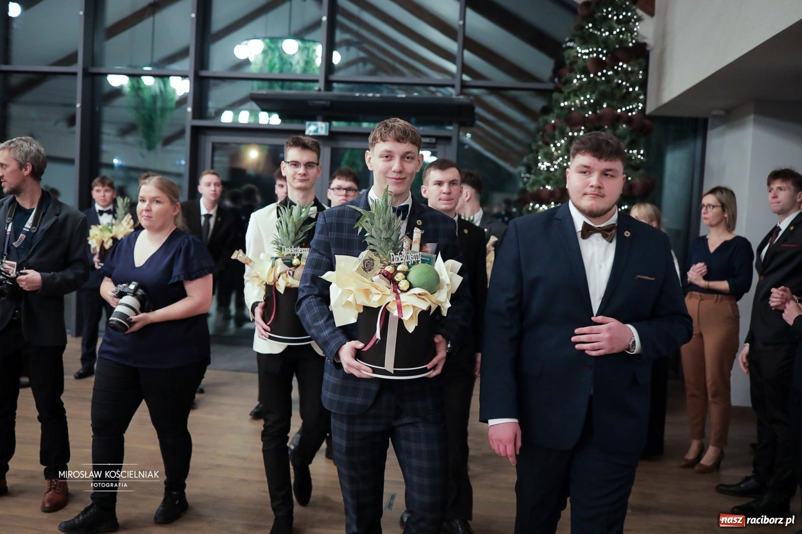 Zdjęcie w galerii na portalu naszraciborz.pl: Studniówka raciborskiego Mechanika – wszystkie klasy bawią się wspólnie [FOTO i WIDEO] wiadomości z regionu