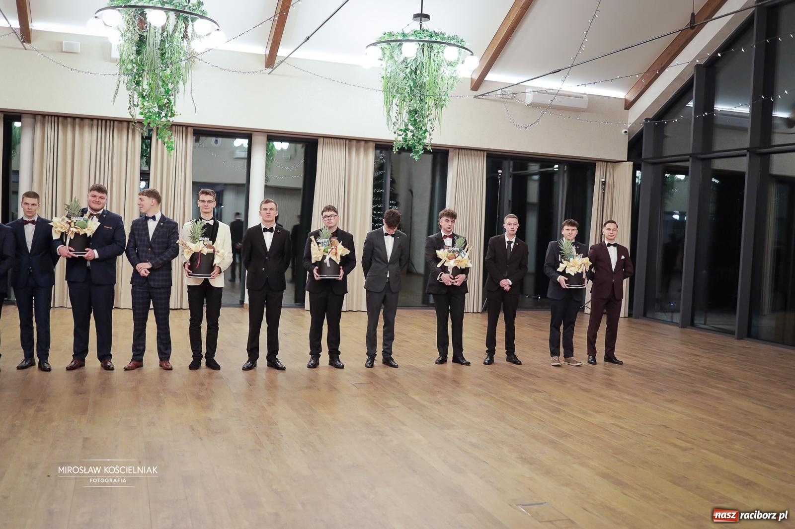 Zdjęcie w galerii na portalu naszraciborz.pl: Studniówka raciborskiego Mechanika – wszystkie klasy bawią się wspólnie [FOTO i WIDEO] wiadomości z regionu