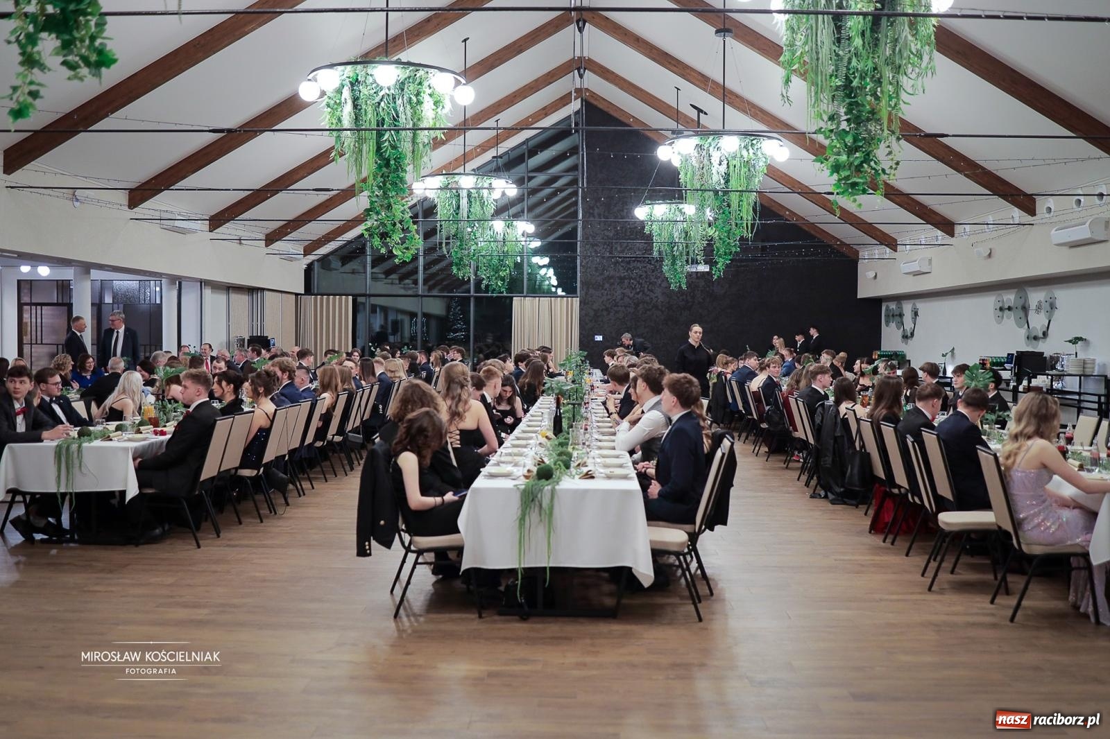 Zdjęcie w galerii na portalu naszraciborz.pl: Studniówka raciborskiego Mechanika – wszystkie klasy bawią się wspólnie [FOTO i WIDEO] wiadomości z regionu