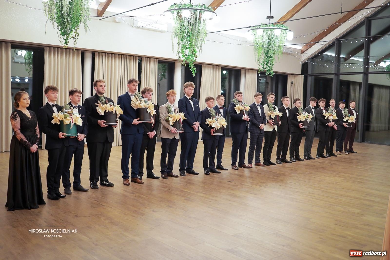 Zdjęcie w galerii na portalu naszraciborz.pl: Studniówka raciborskiego Mechanika – wszystkie klasy bawią się wspólnie [FOTO i WIDEO] wiadomości z regionu