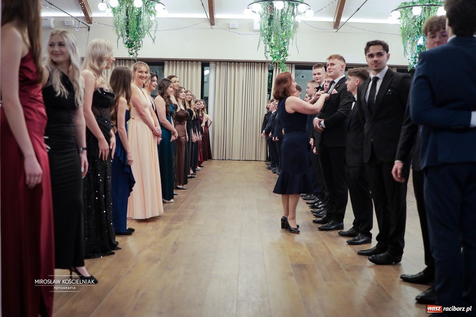 Zdjęcie w galerii na portalu naszraciborz.pl: Studniówka raciborskiego Mechanika – wszystkie klasy bawią się wspólnie [FOTO i WIDEO] wiadomości z regionu