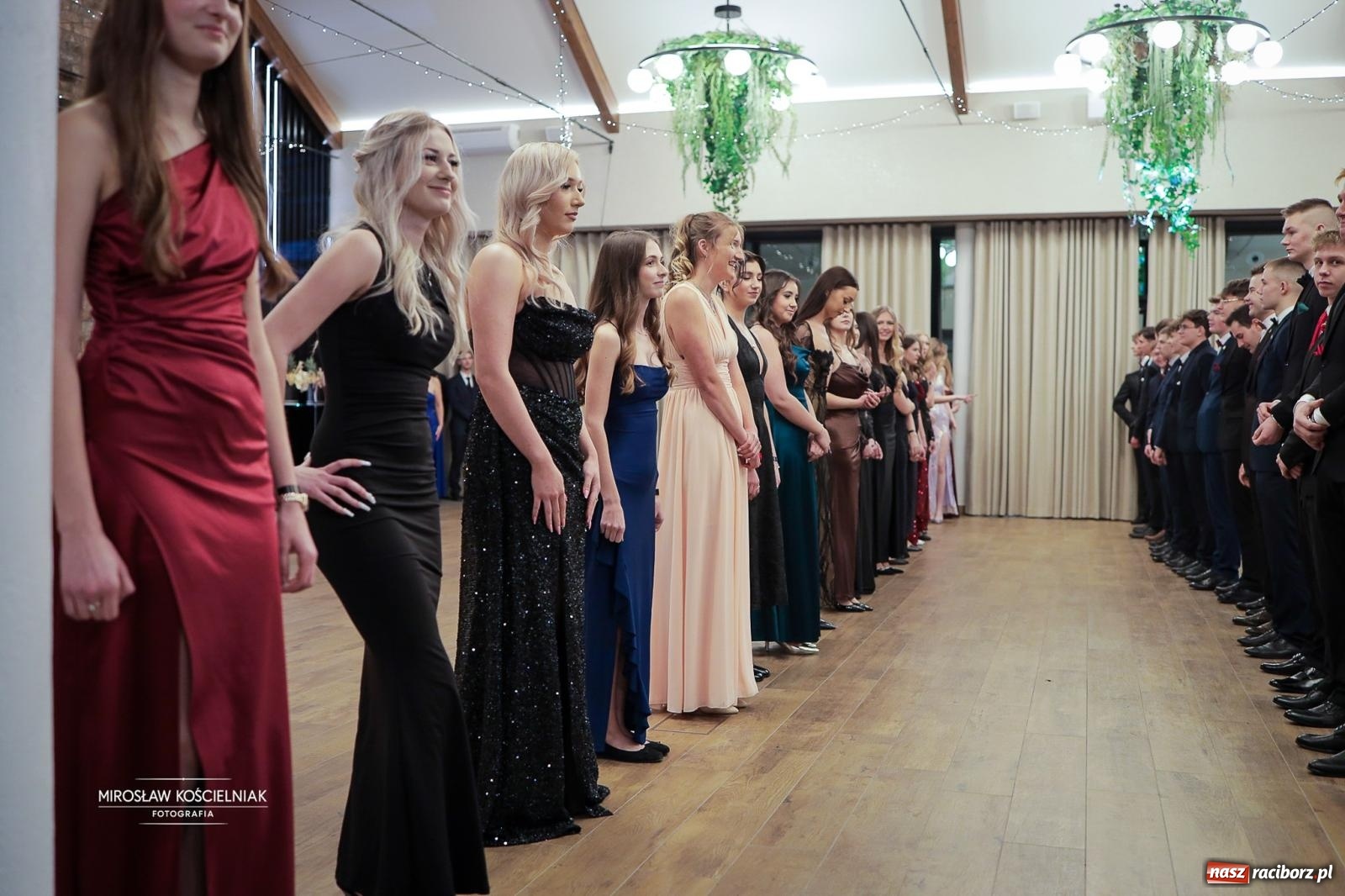 Zdjęcie w galerii na portalu naszraciborz.pl: Studniówka raciborskiego Mechanika – wszystkie klasy bawią się wspólnie [FOTO i WIDEO] wiadomości z regionu