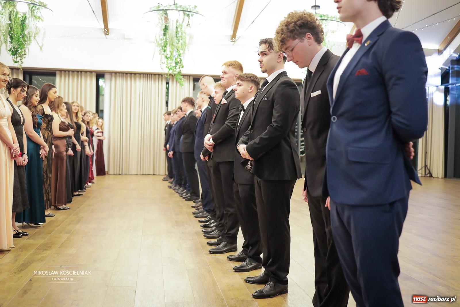 Zdjęcie w galerii na portalu naszraciborz.pl: Studniówka raciborskiego Mechanika – wszystkie klasy bawią się wspólnie [FOTO i WIDEO] wiadomości z regionu