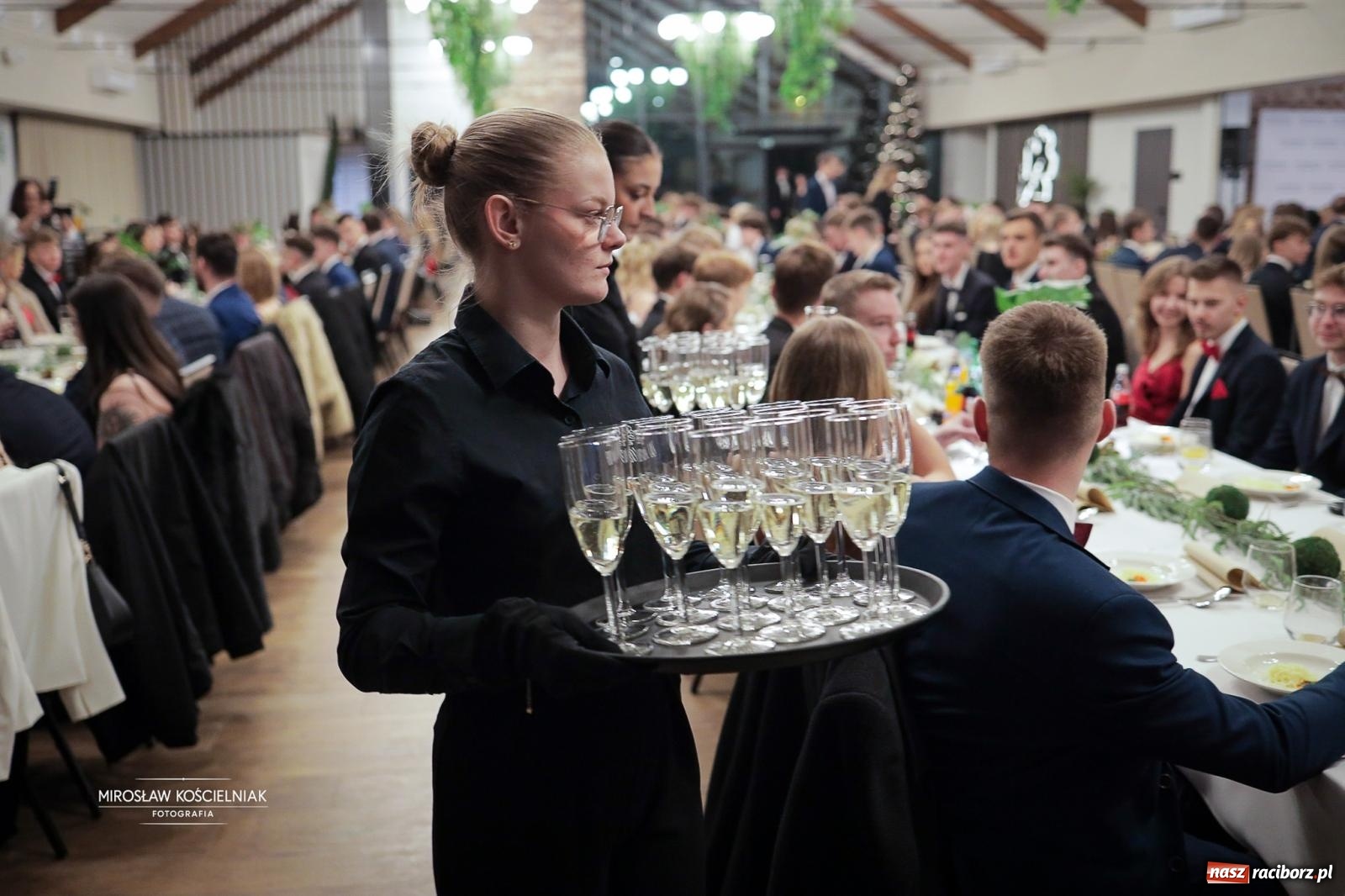 Zdjęcie w galerii na portalu naszraciborz.pl: Studniówka raciborskiego Mechanika – wszystkie klasy bawią się wspólnie [FOTO i WIDEO] wiadomości z regionu