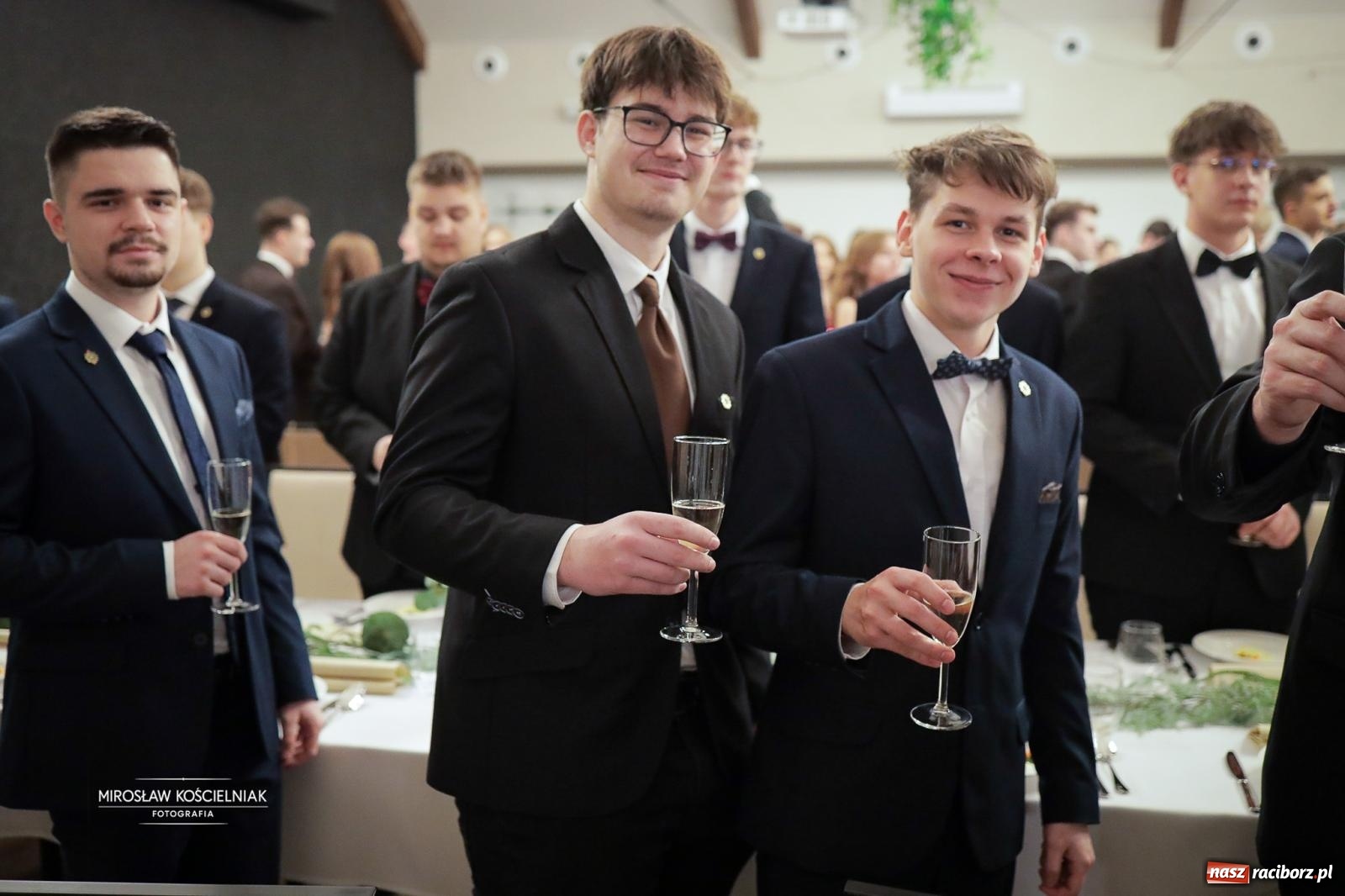 Zdjęcie w galerii na portalu naszraciborz.pl: Studniówka raciborskiego Mechanika – wszystkie klasy bawią się wspólnie [FOTO i WIDEO] wiadomości z regionu