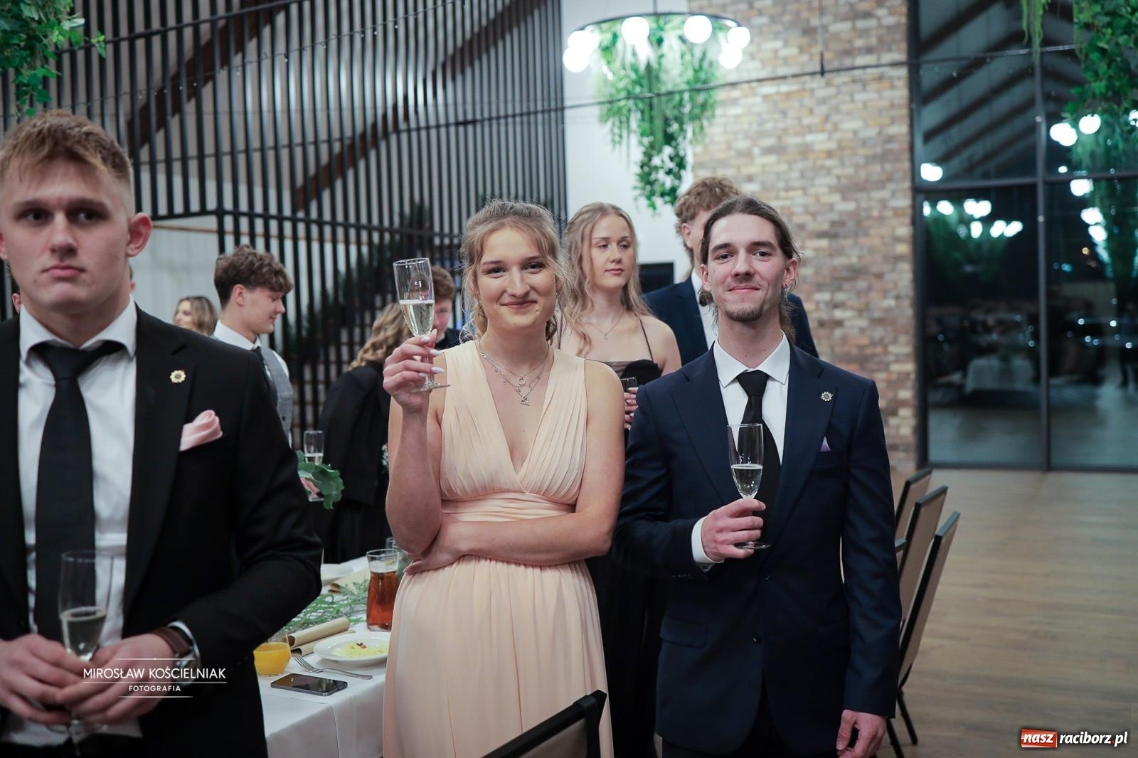 Zdjęcie w galerii na portalu naszraciborz.pl: Studniówka raciborskiego Mechanika – wszystkie klasy bawią się wspólnie [FOTO i WIDEO] wiadomości z regionu