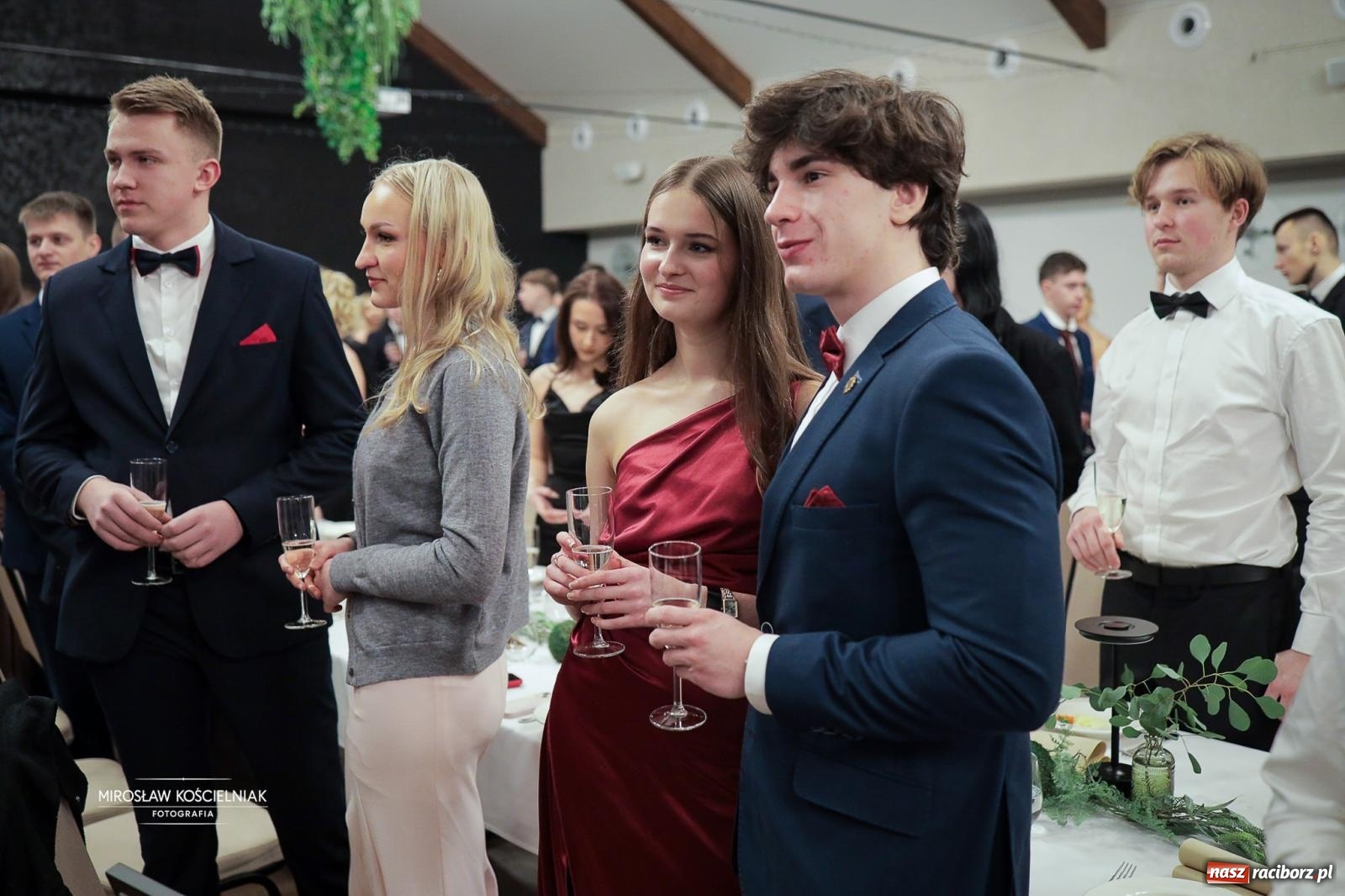 Zdjęcie w galerii na portalu naszraciborz.pl: Studniówka raciborskiego Mechanika – wszystkie klasy bawią się wspólnie [FOTO i WIDEO] wiadomości z regionu