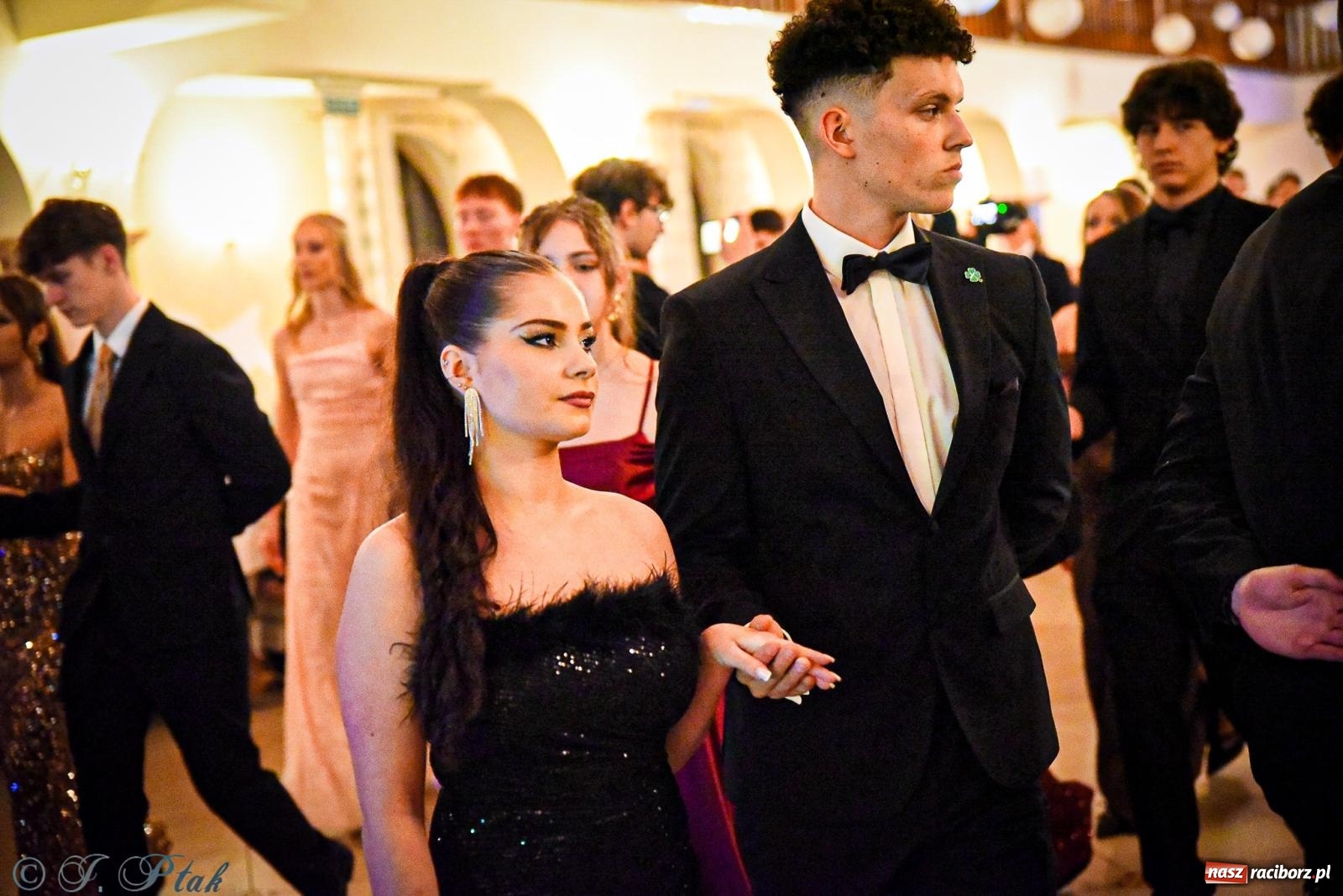 Zdjęcie w galerii na portalu naszraciborz.pl: Poloneza czas zacząć! Studniówka ZSOMS w Raciborzu [FOTO i WIDEO] wiadomości z regionu