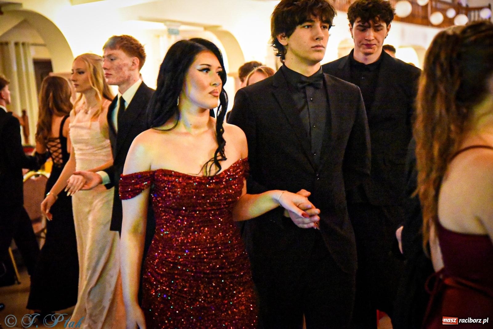 Zdjęcie w galerii na portalu naszraciborz.pl: Poloneza czas zacząć! Studniówka ZSOMS w Raciborzu [FOTO i WIDEO] wiadomości z regionu