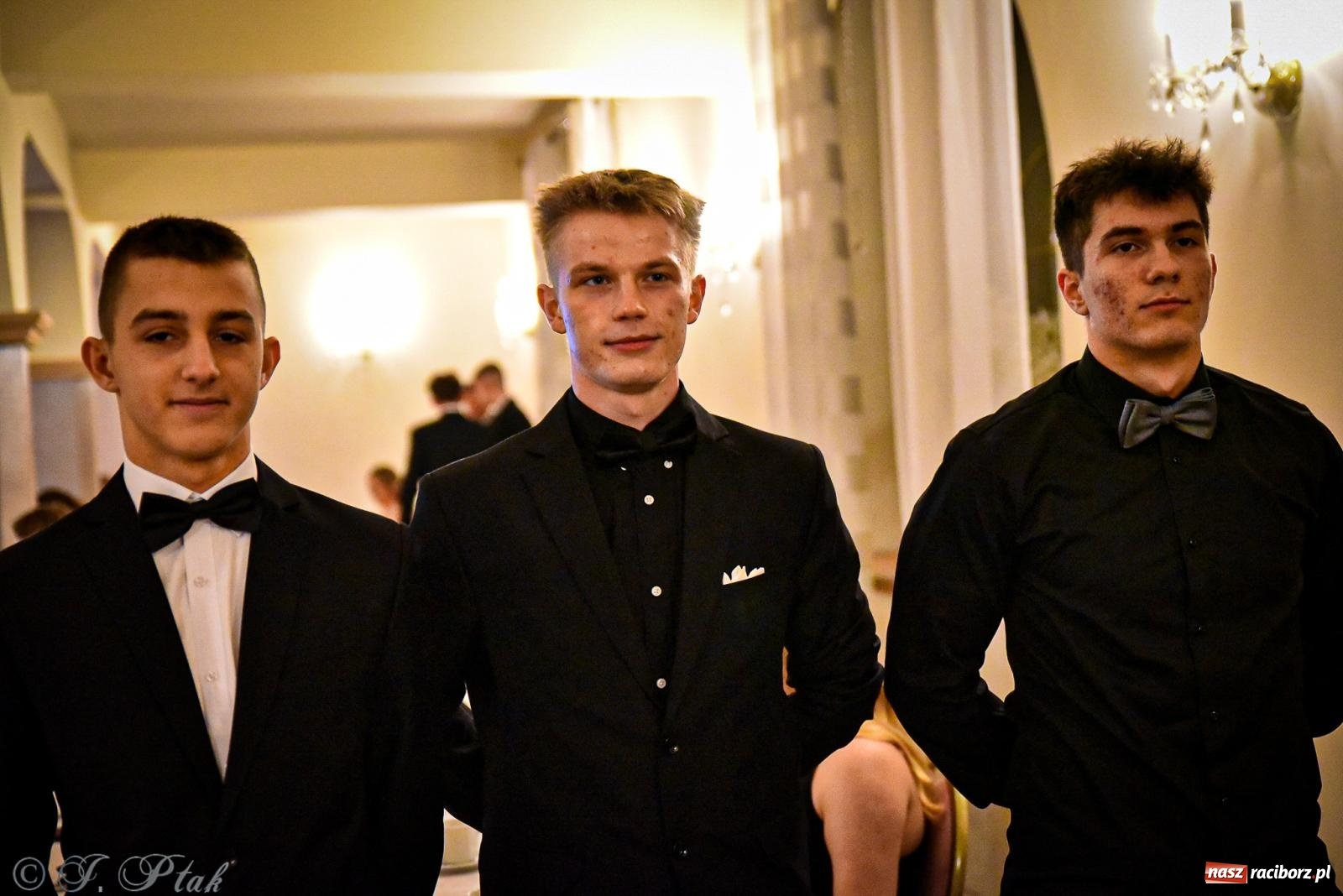 Zdjęcie w galerii na portalu naszraciborz.pl: Poloneza czas zacząć! Studniówka ZSOMS w Raciborzu [FOTO i WIDEO] wiadomości z regionu