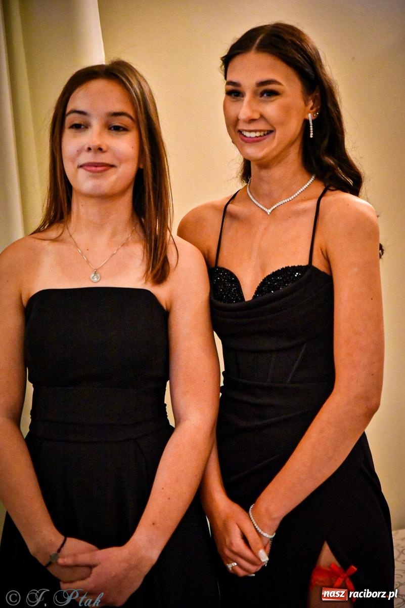 Zdjęcie w galerii na portalu naszraciborz.pl: Poloneza czas zacząć! Studniówka ZSOMS w Raciborzu [FOTO i WIDEO] wiadomości z regionu