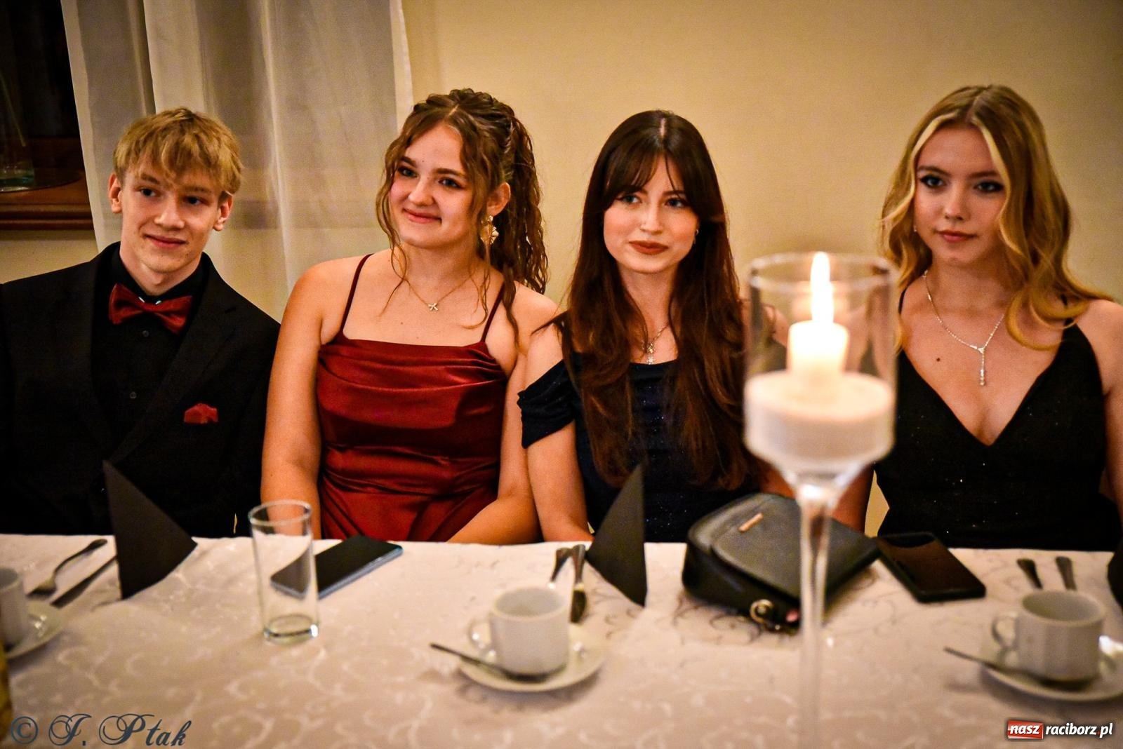 Zdjęcie w galerii na portalu naszraciborz.pl: Poloneza czas zacząć! Studniówka ZSOMS w Raciborzu [FOTO i WIDEO] wiadomości z regionu