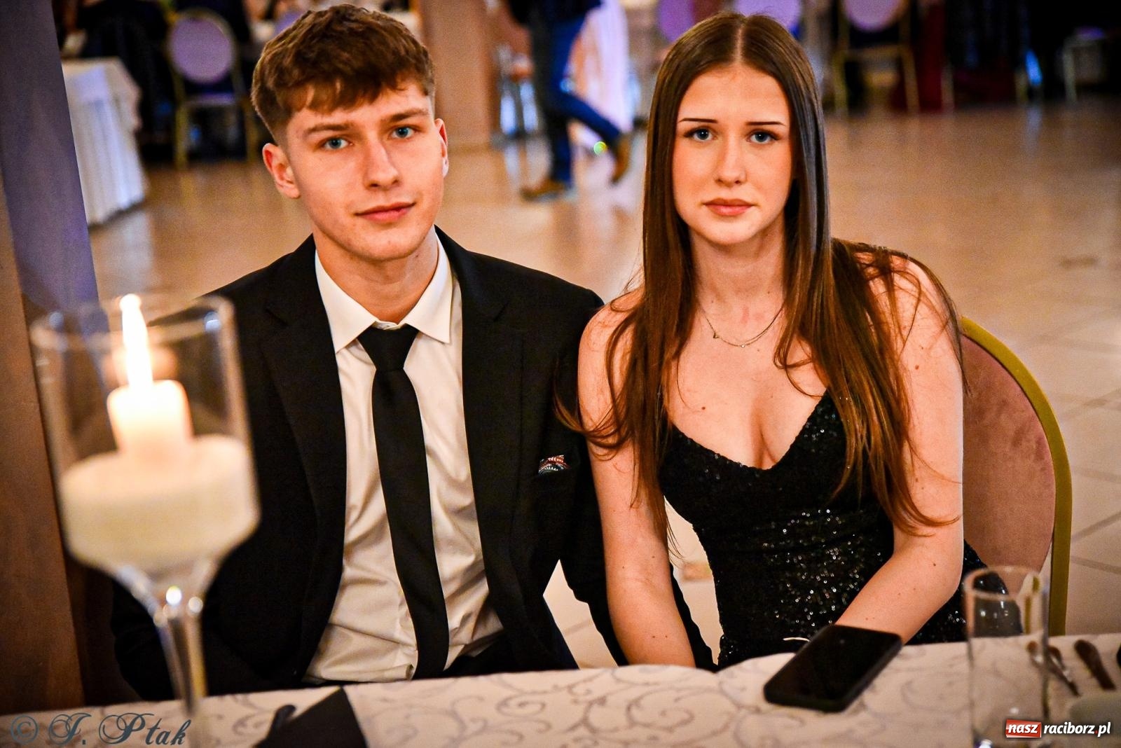 Zdjęcie w galerii na portalu naszraciborz.pl: Poloneza czas zacząć! Studniówka ZSOMS w Raciborzu [FOTO i WIDEO] wiadomości z regionu