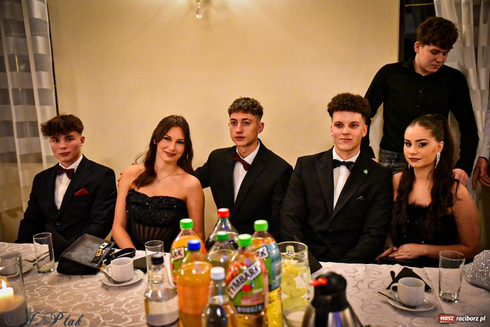 Zdjęcie w galerii na portalu naszraciborz.pl: Poloneza czas zacząć! Studniówka ZSOMS w Raciborzu [FOTO i WIDEO] wiadomości z regionu