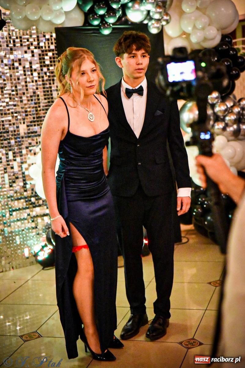 Zdjęcie w galerii na portalu naszraciborz.pl: Poloneza czas zacząć! Studniówka ZSOMS w Raciborzu [FOTO i WIDEO] wiadomości z regionu