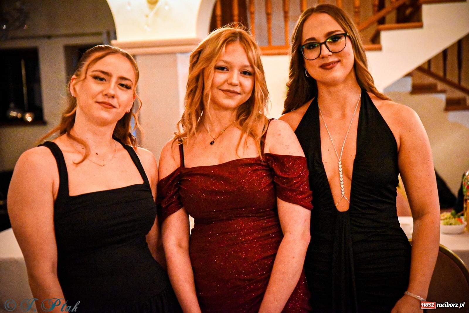 Zdjęcie w galerii na portalu naszraciborz.pl: Poloneza czas zacząć! Studniówka ZSOMS w Raciborzu [FOTO i WIDEO] wiadomości z regionu