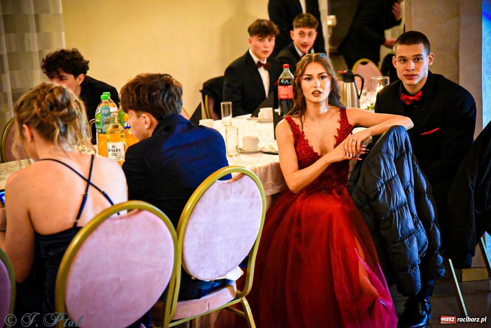 Zdjęcie w galerii na portalu naszraciborz.pl: Poloneza czas zacząć! Studniówka ZSOMS w Raciborzu [FOTO i WIDEO] wiadomości z regionu