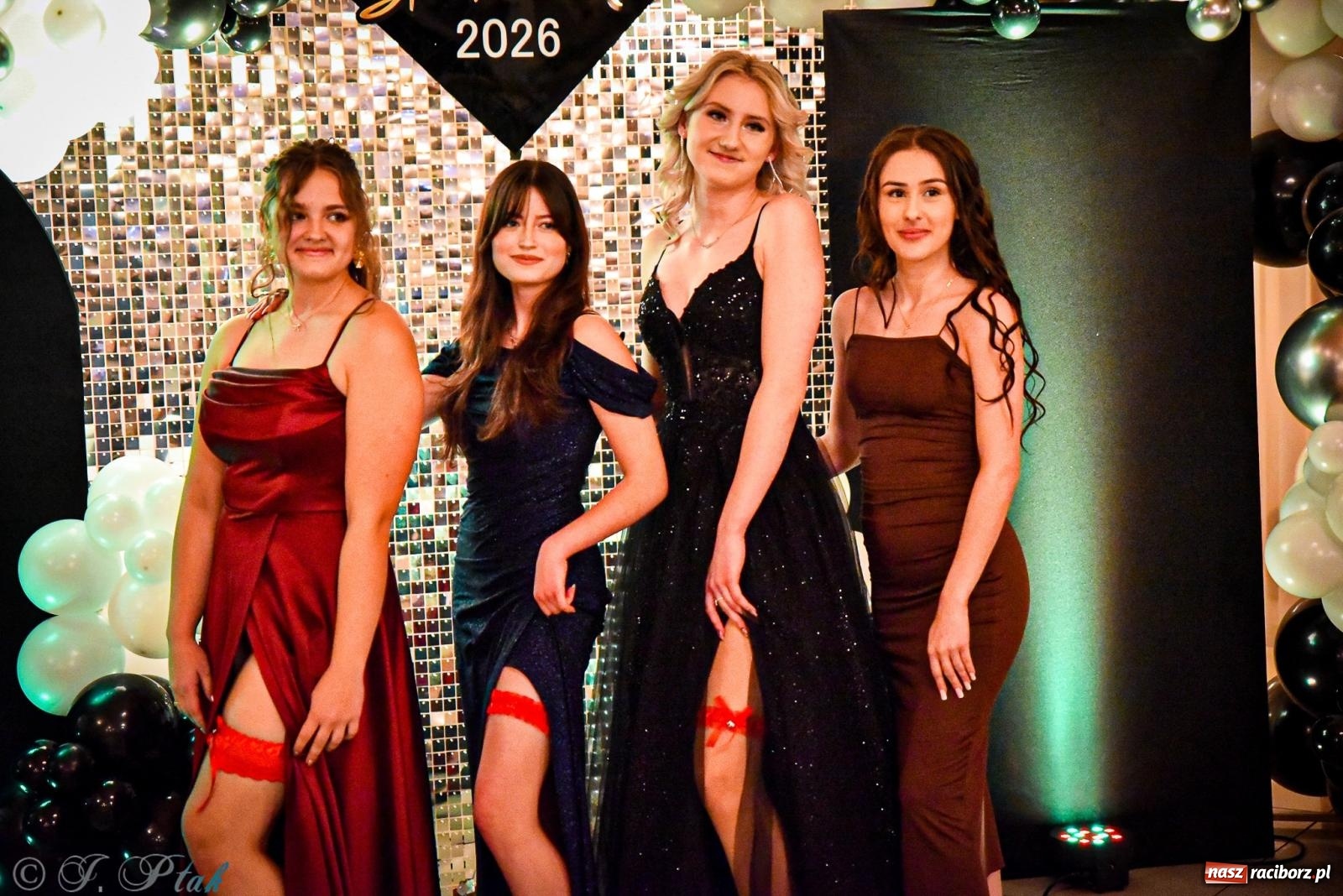 Zdjęcie w galerii na portalu naszraciborz.pl: Poloneza czas zacząć! Studniówka ZSOMS w Raciborzu [FOTO i WIDEO] wiadomości z regionu