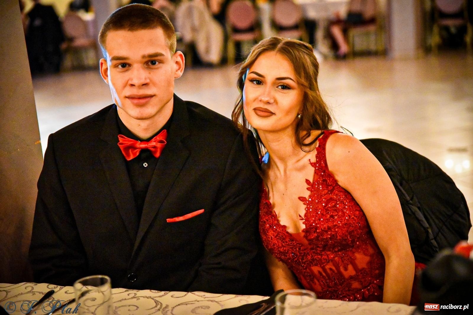 Zdjęcie w galerii na portalu naszraciborz.pl: Poloneza czas zacząć! Studniówka ZSOMS w Raciborzu [FOTO i WIDEO] wiadomości z regionu