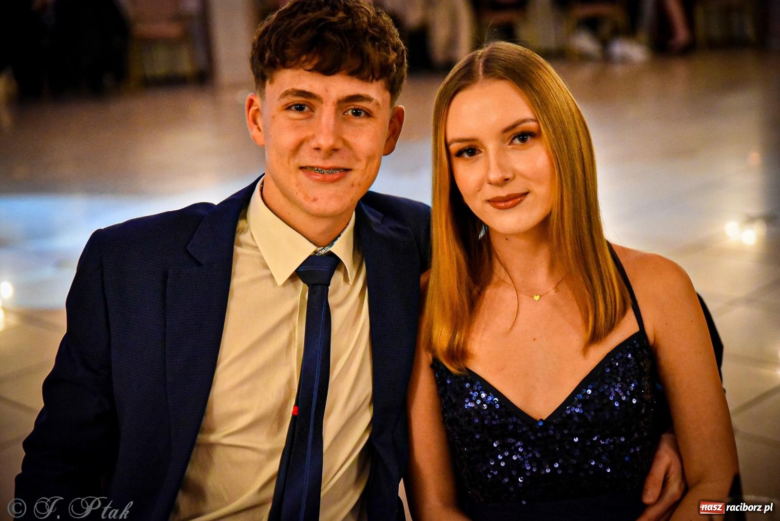 Zdjęcie w galerii na portalu naszraciborz.pl: Poloneza czas zacząć! Studniówka ZSOMS w Raciborzu [FOTO i WIDEO] wiadomości z regionu