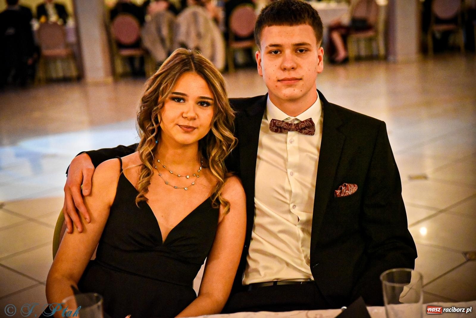 Zdjęcie w galerii na portalu naszraciborz.pl: Poloneza czas zacząć! Studniówka ZSOMS w Raciborzu [FOTO i WIDEO] wiadomości z regionu