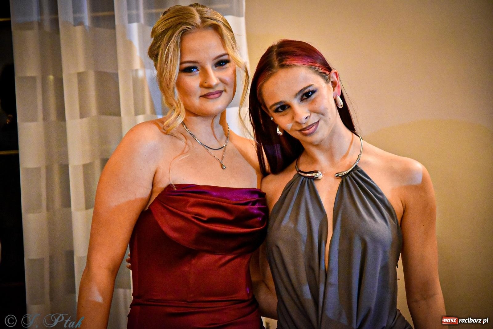 Zdjęcie w galerii na portalu naszraciborz.pl: Poloneza czas zacząć! Studniówka ZSOMS w Raciborzu [FOTO i WIDEO] wiadomości z regionu