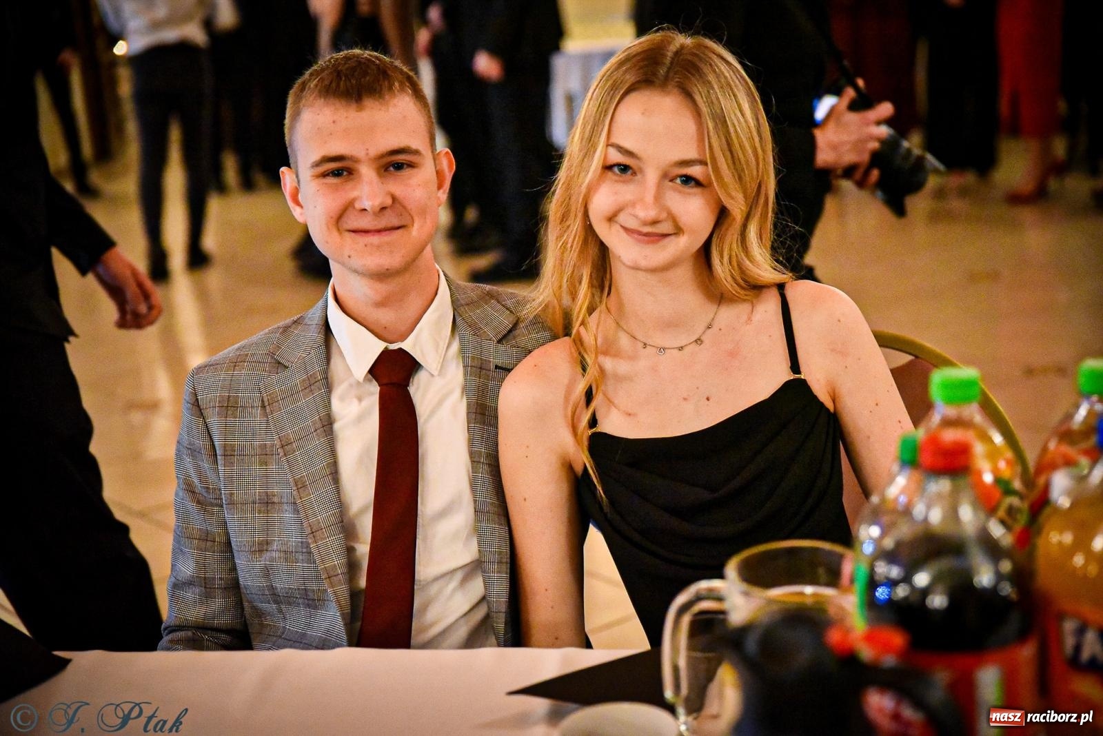 Zdjęcie w galerii na portalu naszraciborz.pl: Poloneza czas zacząć! Studniówka ZSOMS w Raciborzu [FOTO i WIDEO] wiadomości z regionu