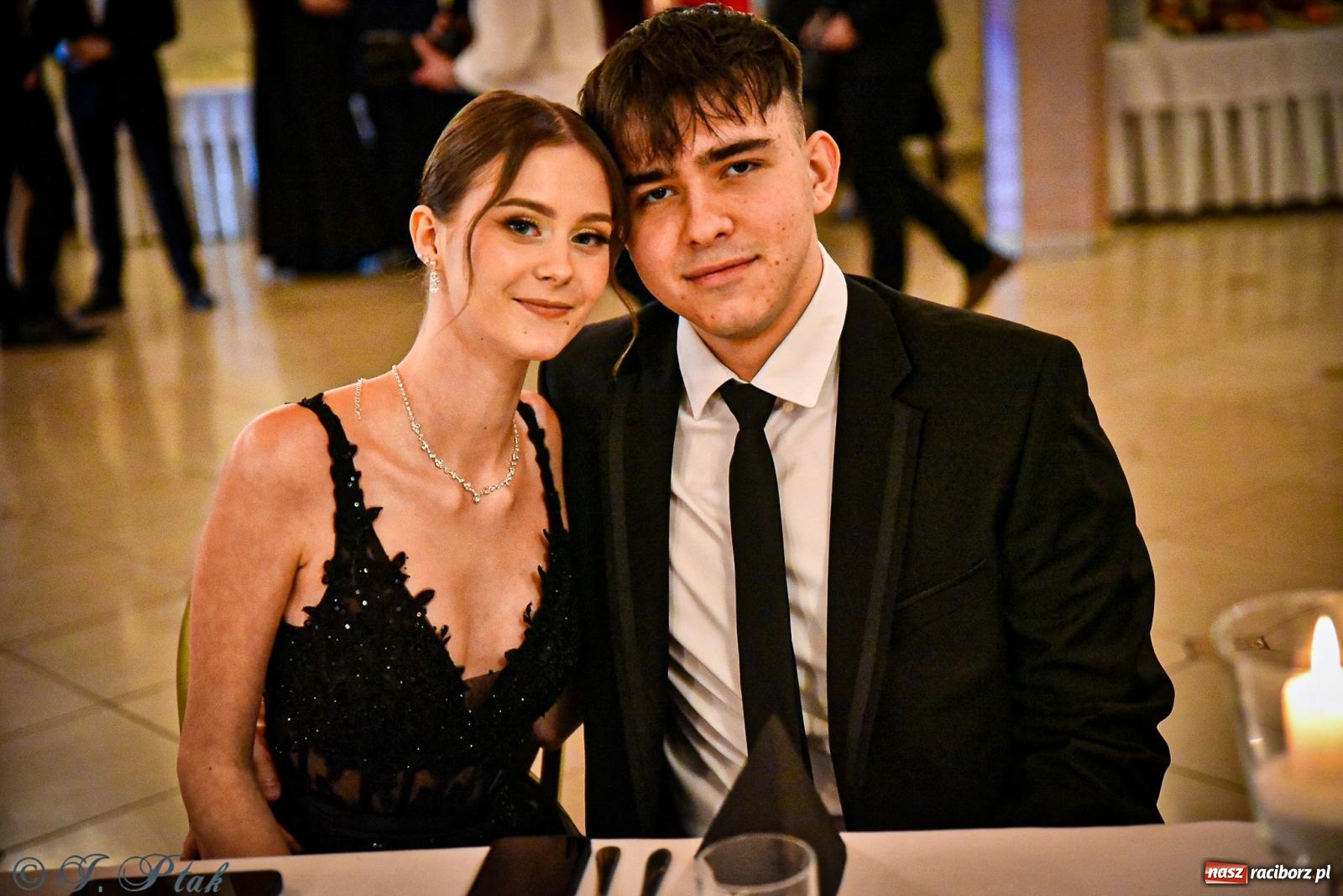 Zdjęcie w galerii na portalu naszraciborz.pl: Poloneza czas zacząć! Studniówka ZSOMS w Raciborzu [FOTO i WIDEO] wiadomości z regionu