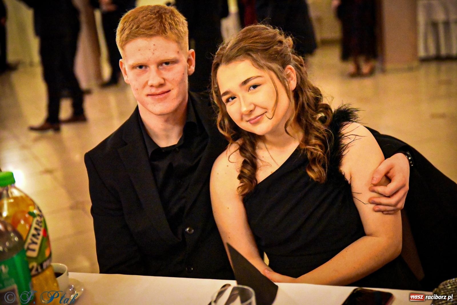 Zdjęcie w galerii na portalu naszraciborz.pl: Poloneza czas zacząć! Studniówka ZSOMS w Raciborzu [FOTO i WIDEO] wiadomości z regionu