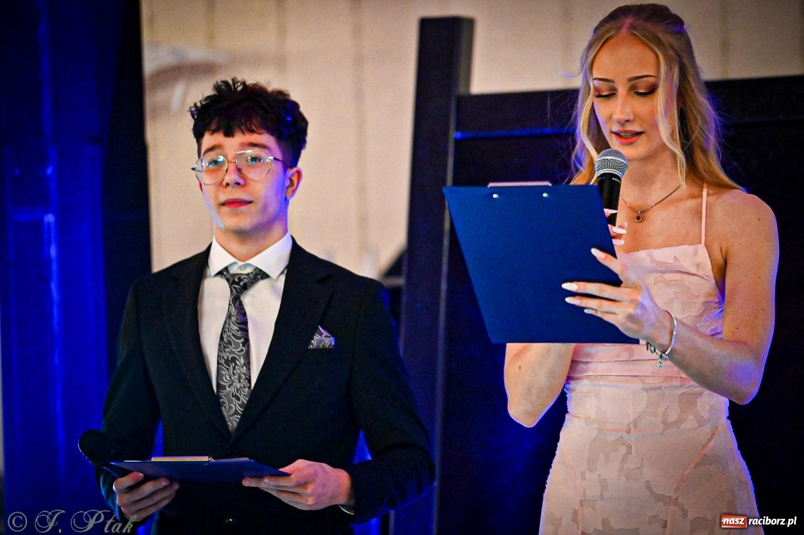 Zdjęcie w galerii na portalu naszraciborz.pl: Poloneza czas zacząć! Studniówka ZSOMS w Raciborzu [FOTO i WIDEO] wiadomości z regionu