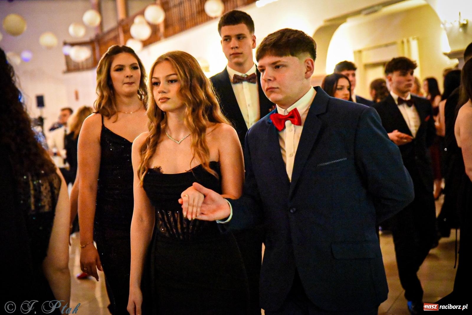 Zdjęcie w galerii na portalu naszraciborz.pl: Poloneza czas zacząć! Studniówka ZSOMS w Raciborzu [FOTO i WIDEO] wiadomości z regionu