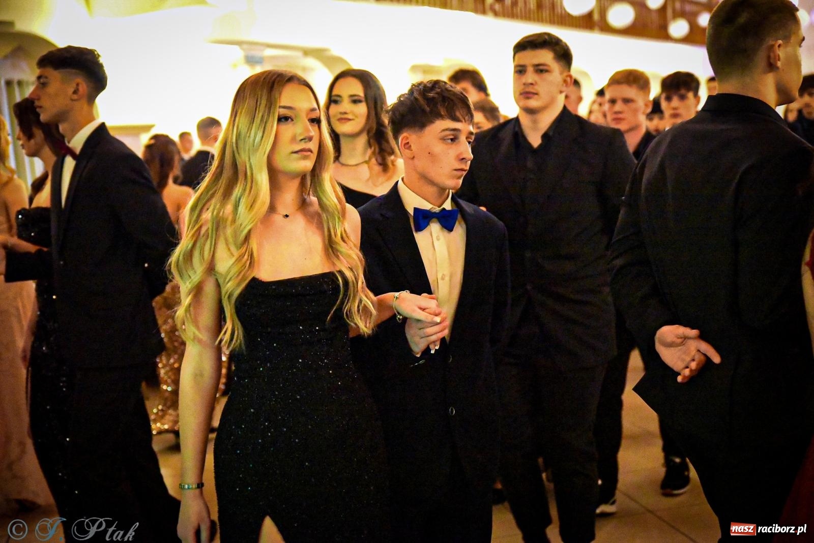 Zdjęcie w galerii na portalu naszraciborz.pl: Poloneza czas zacząć! Studniówka ZSOMS w Raciborzu [FOTO i WIDEO] wiadomości z regionu