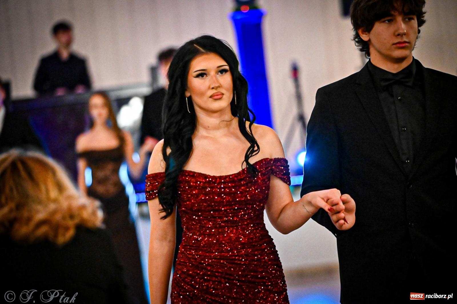 Zdjęcie w galerii na portalu naszraciborz.pl: Poloneza czas zacząć! Studniówka ZSOMS w Raciborzu [FOTO i WIDEO] wiadomości z regionu