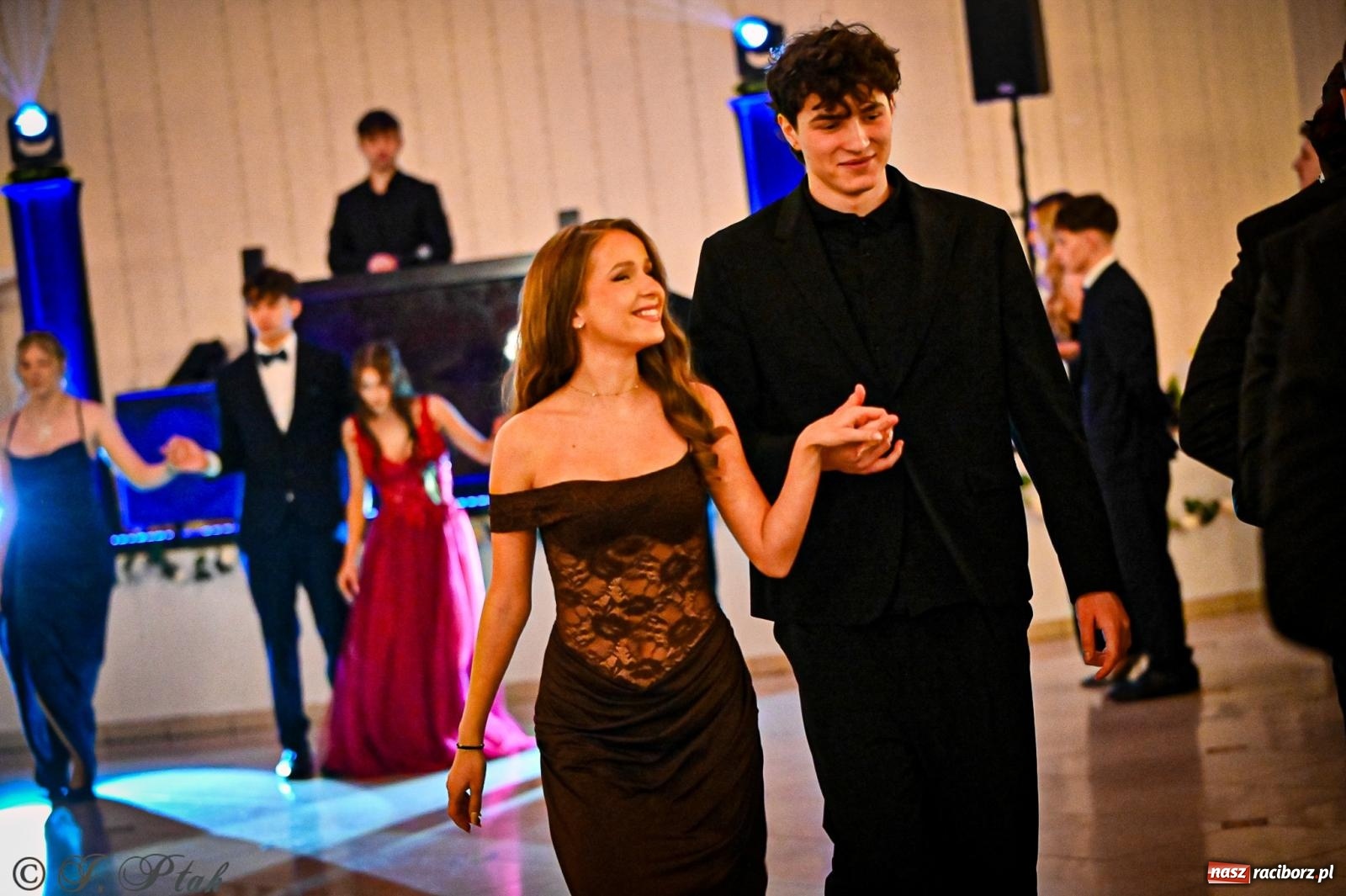 Zdjęcie w galerii na portalu naszraciborz.pl: Poloneza czas zacząć! Studniówka ZSOMS w Raciborzu [FOTO i WIDEO] wiadomości z regionu